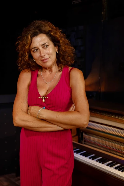 Gina Damalfi - Społeczność IARO